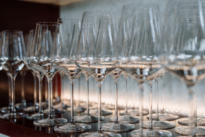 How to Polish Your Wine Glasses Like a Pro (Without Hurting Yourself)