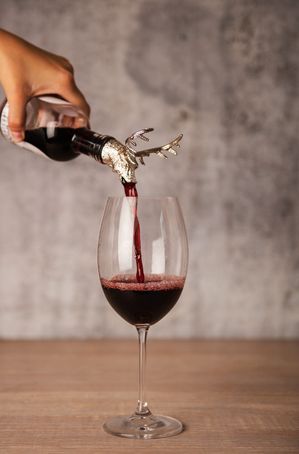 Stag Head Wine Pourer